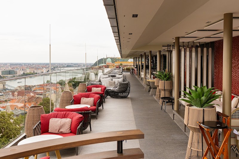 White Raven Skybar & Lounge